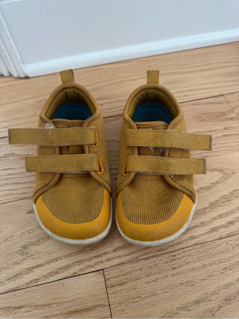 Whitin Kids barefoot velcro sneaker in Mustard Yellow